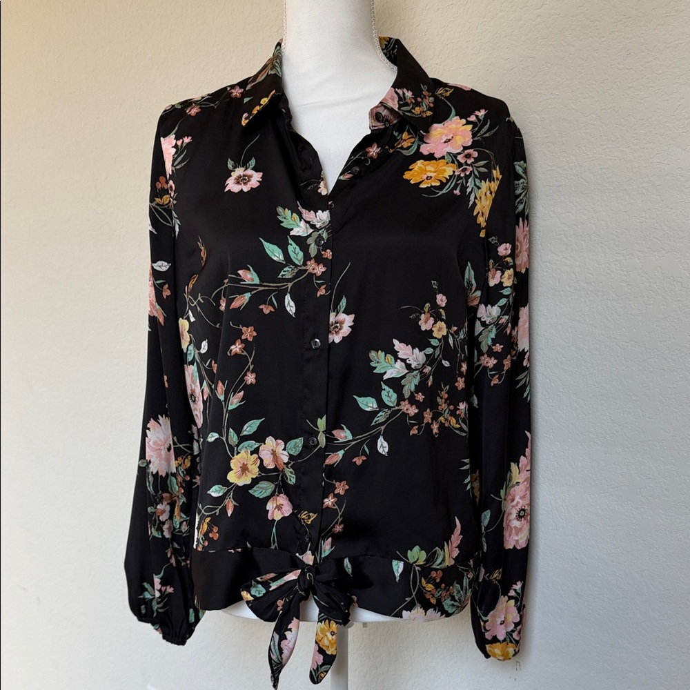LC Lauren Conrad Black Floral Tie-Hem Button Down Blouse